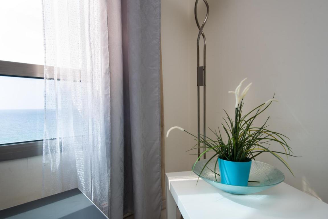 Sea View Beach Apartment Haifa Exterior foto
